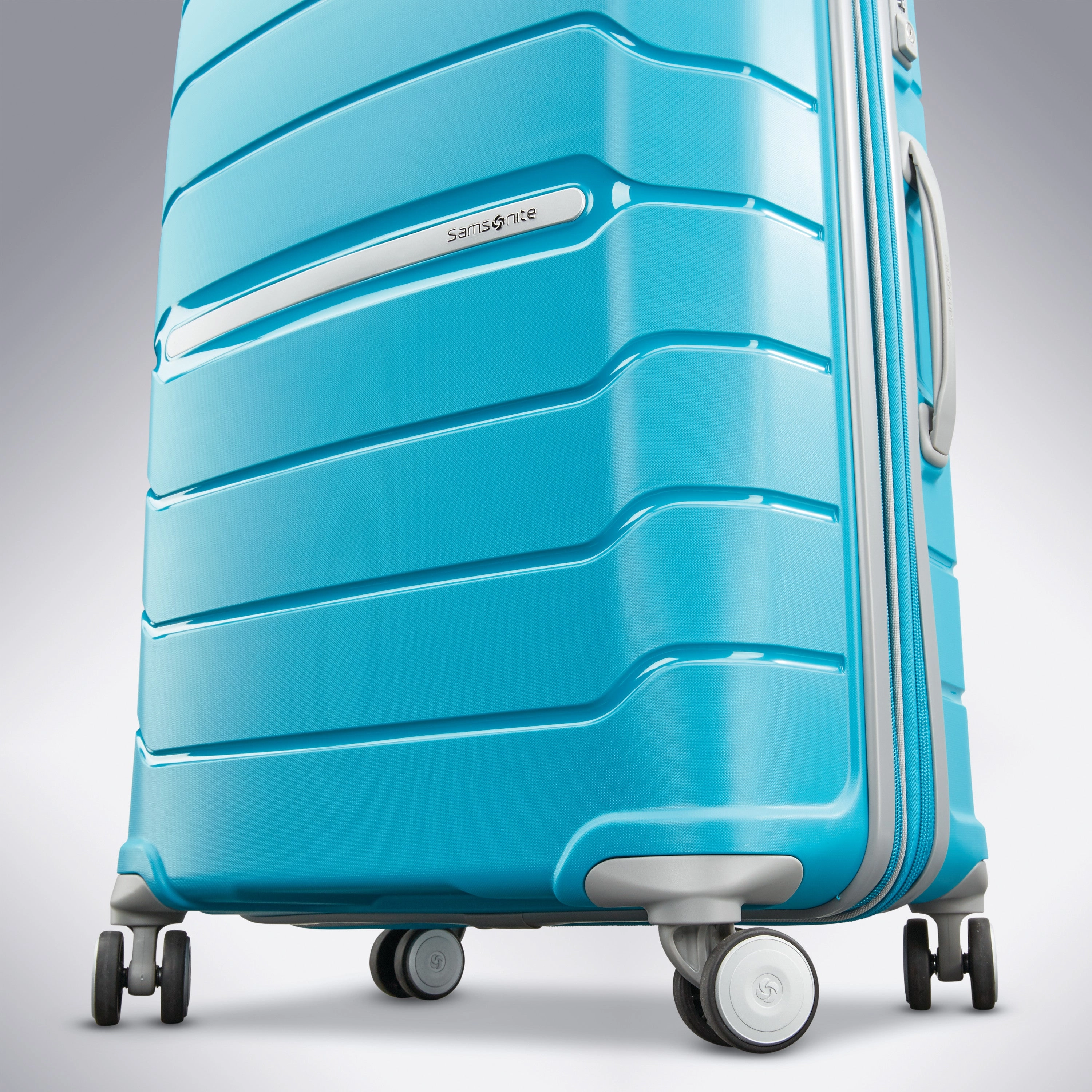 Samsonite Freeform 28" 4-Wheel Large Luggage