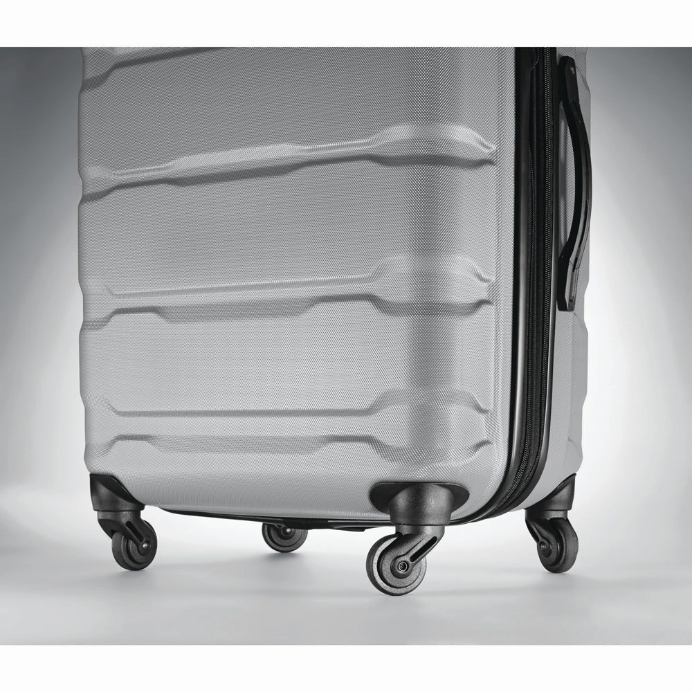 Samsonite Omni PC 24" Hardshell 4-Wheel Medium Luggage