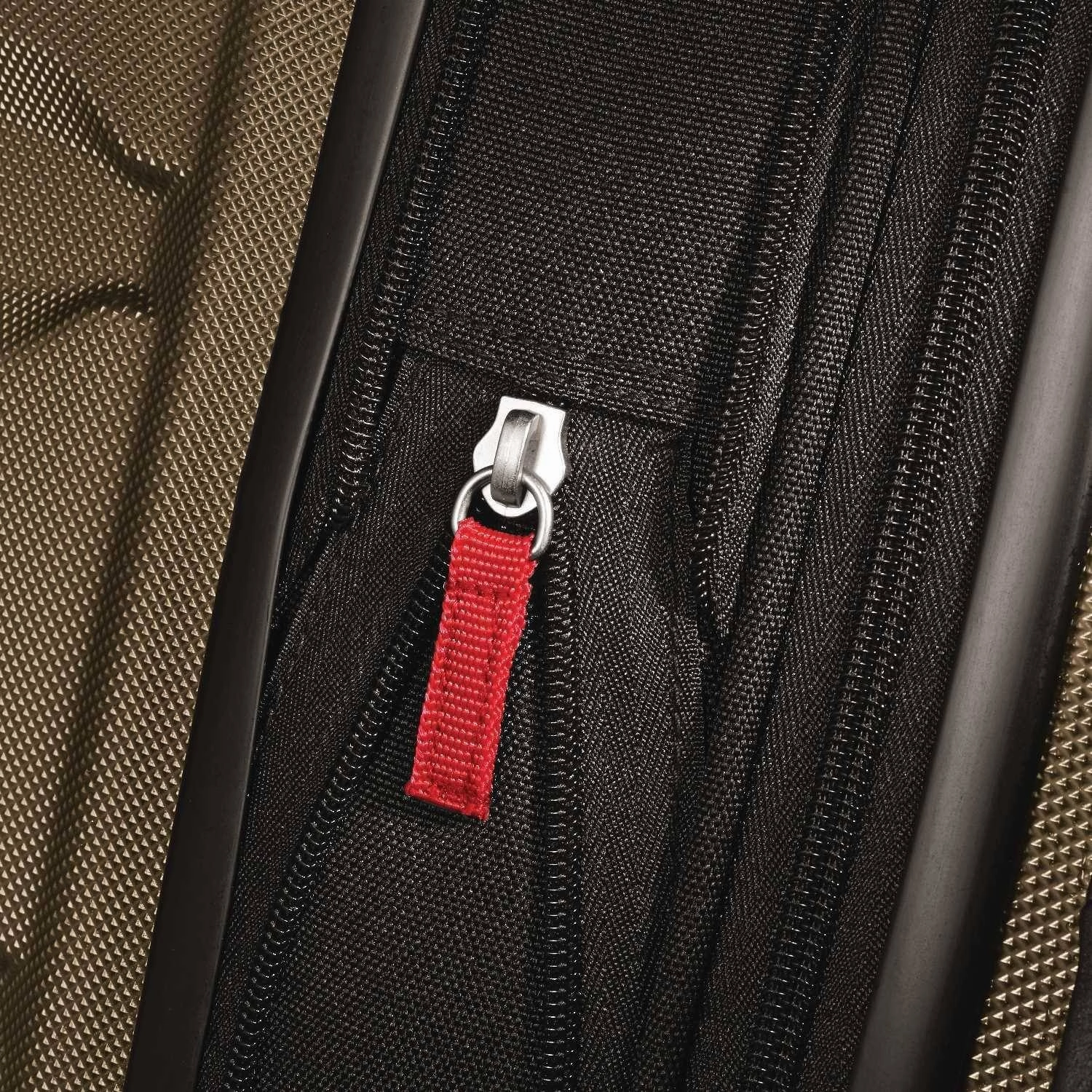 Samsonite Omni PC 24" Hardshell 4-Wheel Medium Luggage