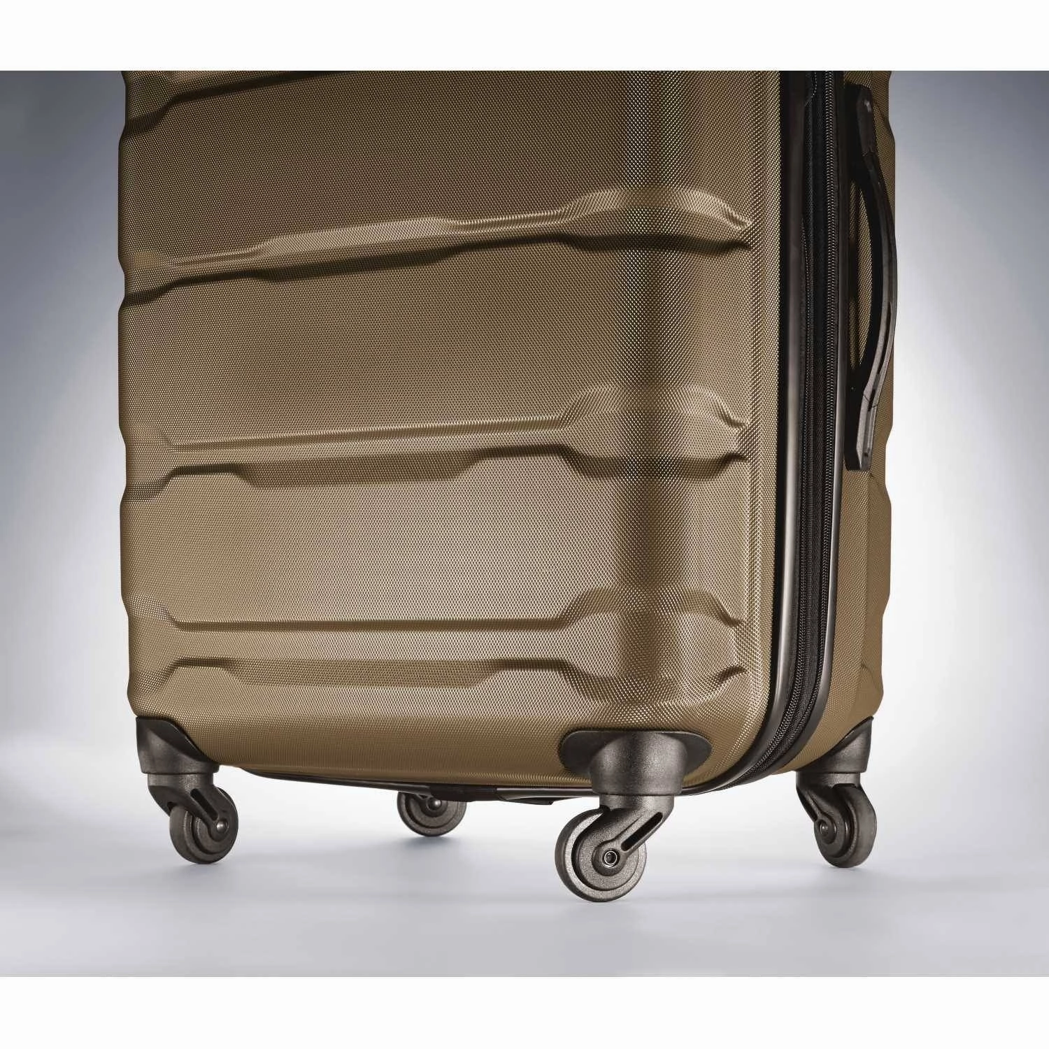 Samsonite Omni PC 24" Hardshell 4-Wheel Medium Luggage