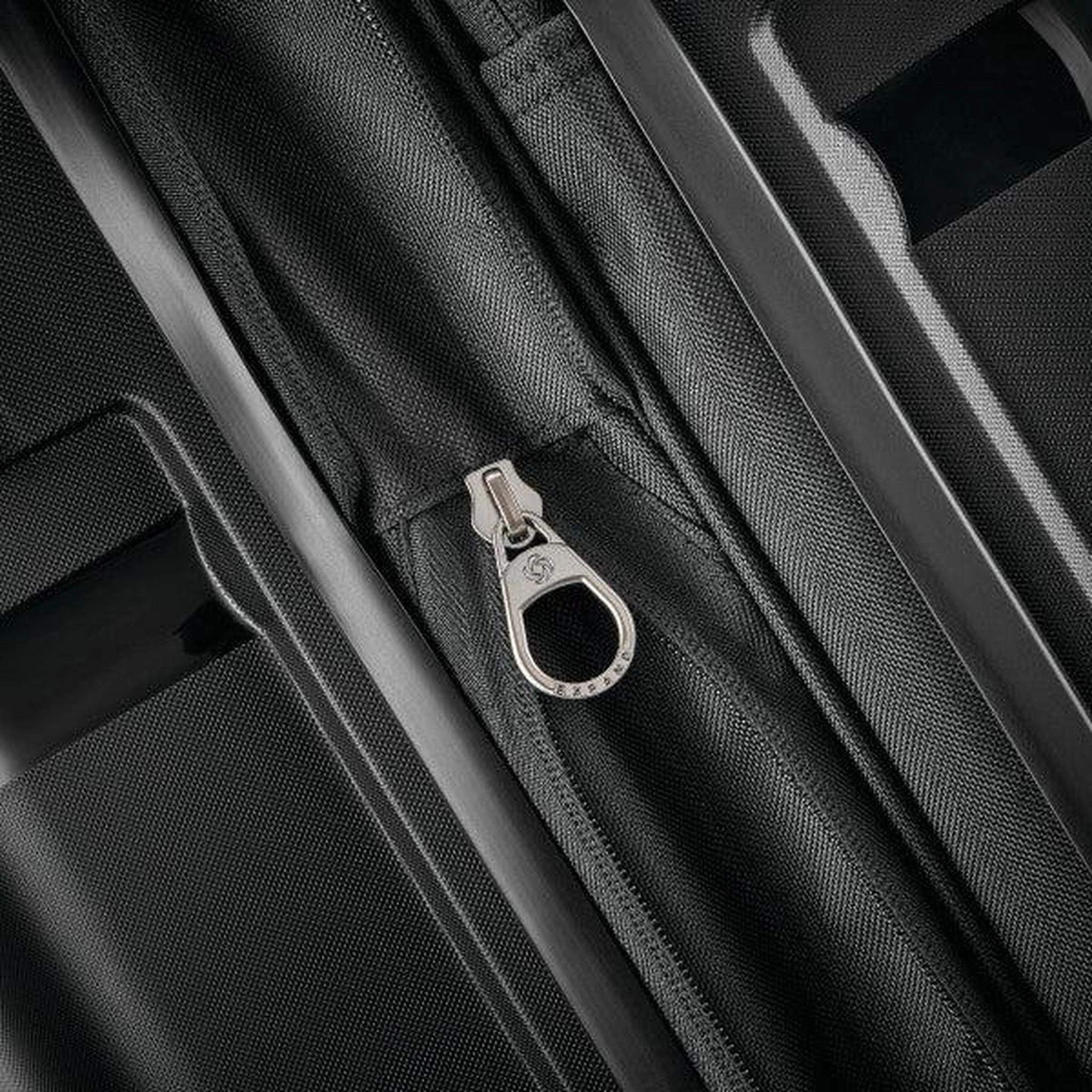Samsonite Outline Pro Medium Spinner