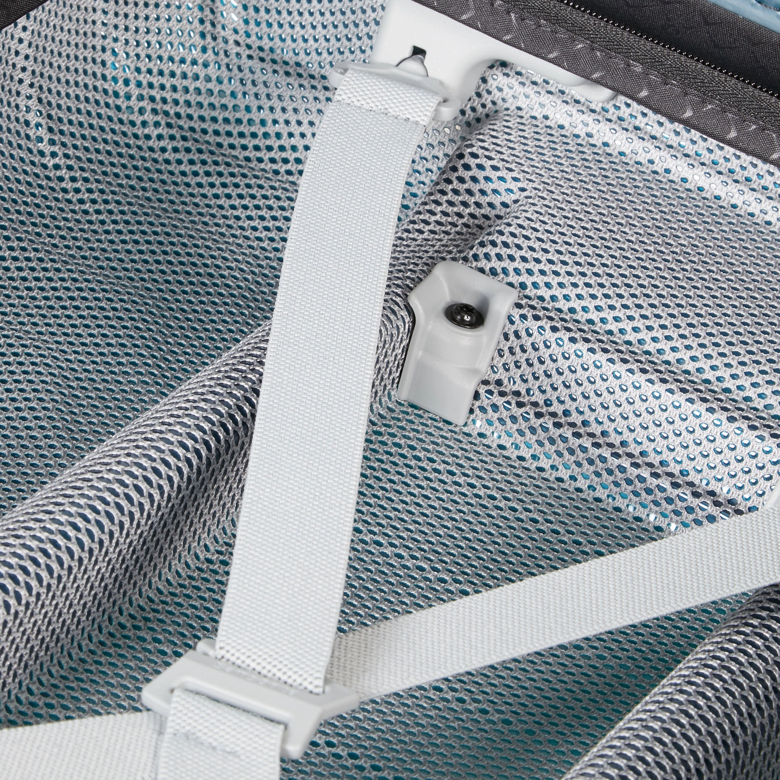 Samsonite Proxis Expandable Spinner Carry-On Luggage
