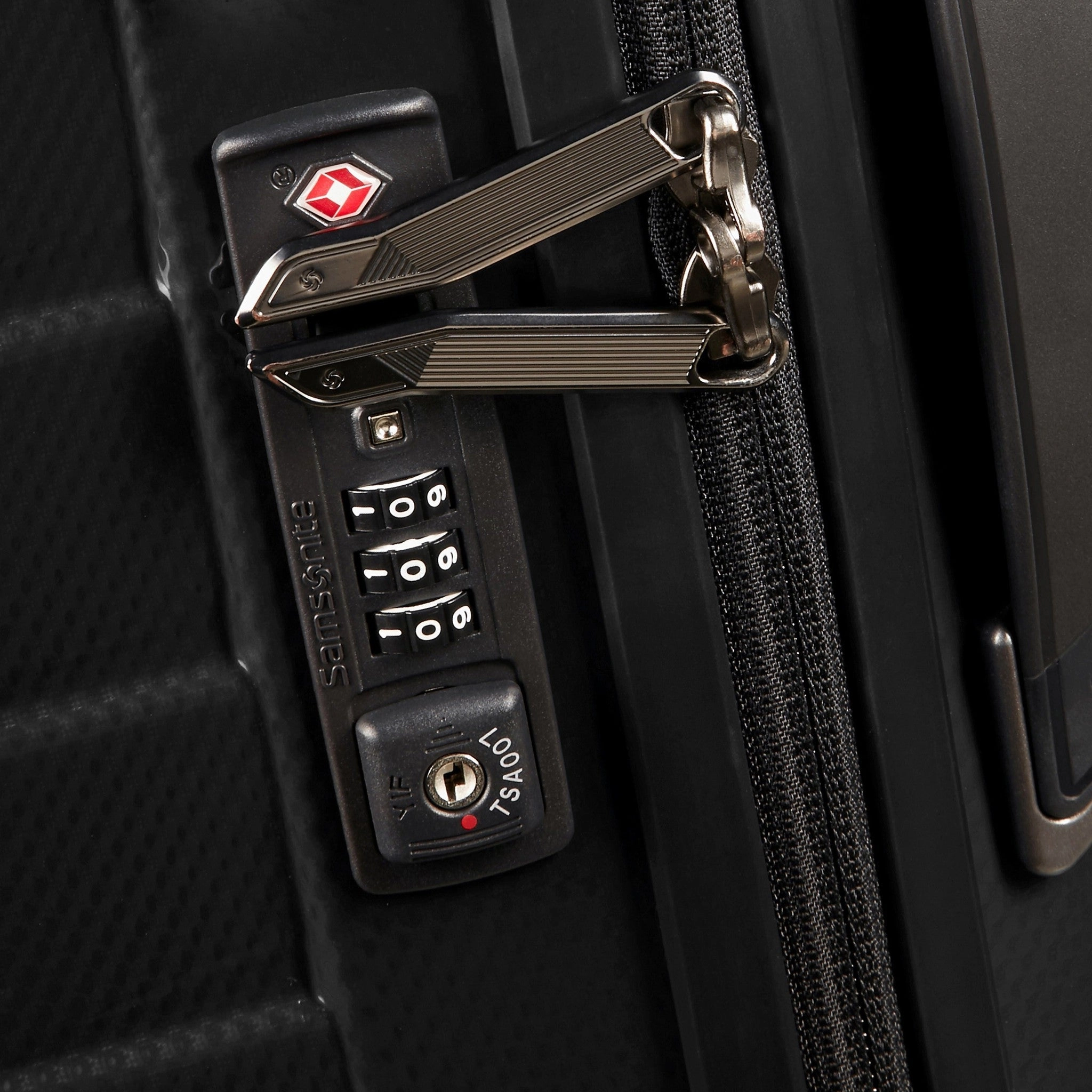 Samsonite Proxis Medium Spinner
