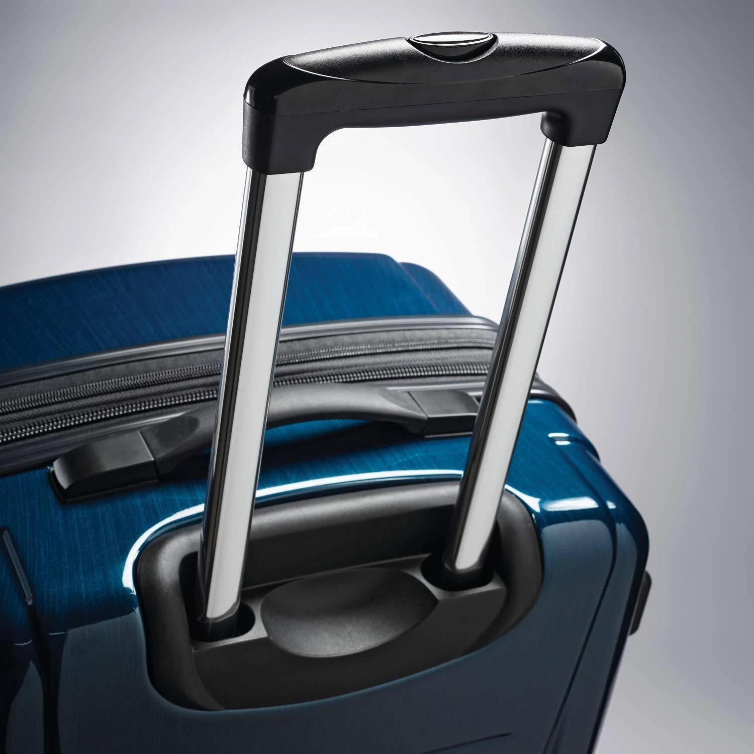 Samsonite Winfield 2 24" 4-Wheel Medium Luggage