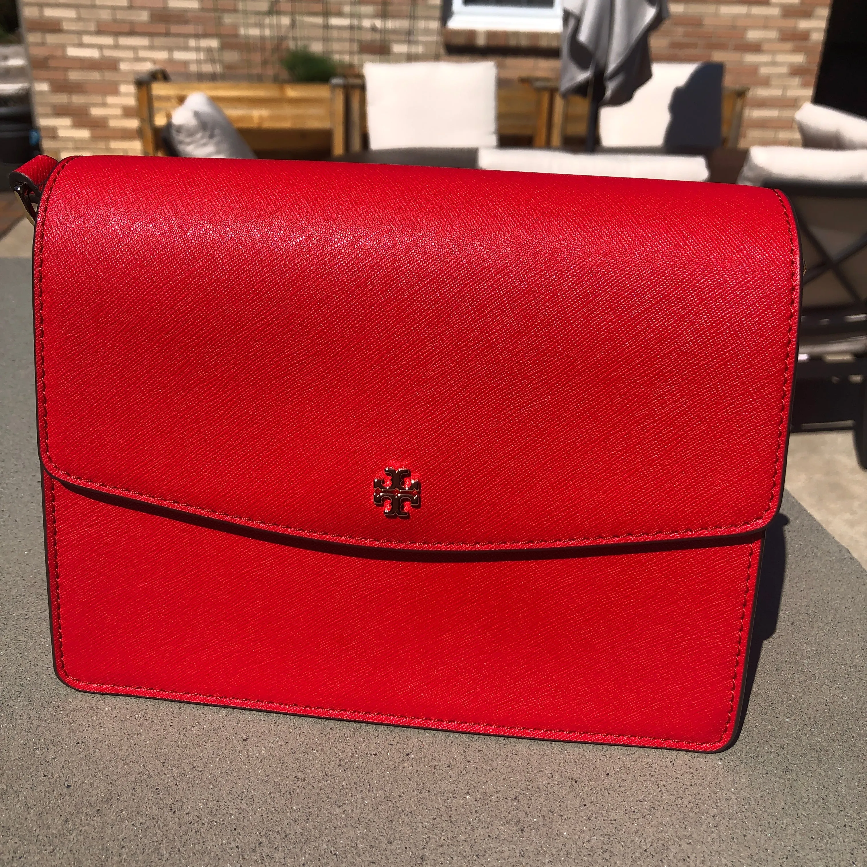 Tory Burch Emerson Envelope Shoulder Bag in Brilliant Red