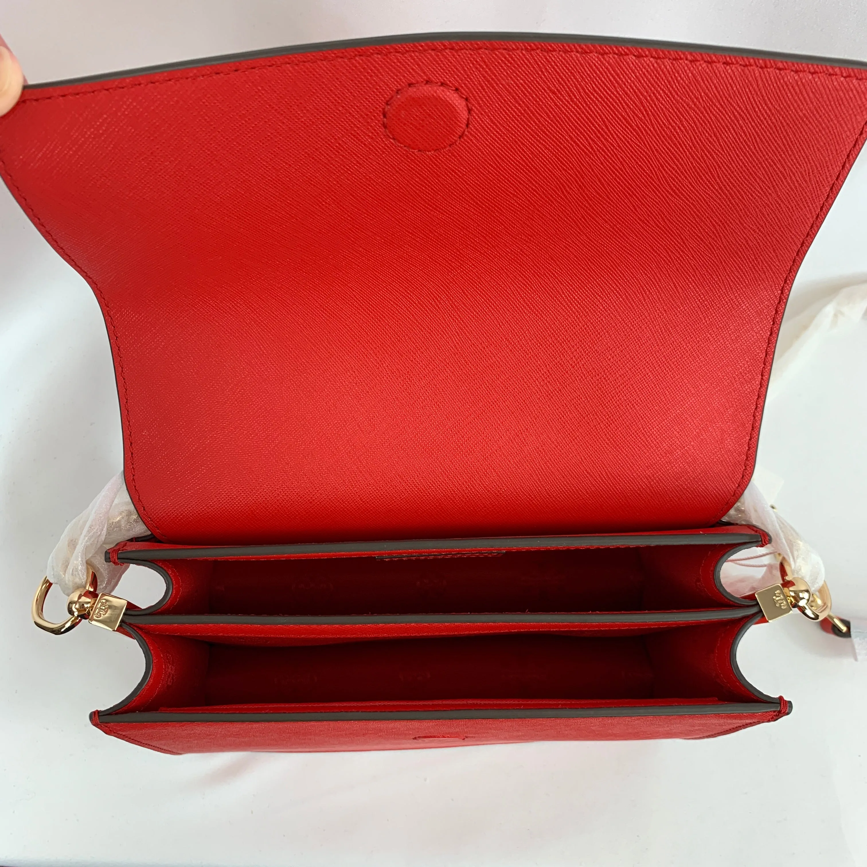 Tory Burch Emerson Envelope Shoulder Bag in Brilliant Red
