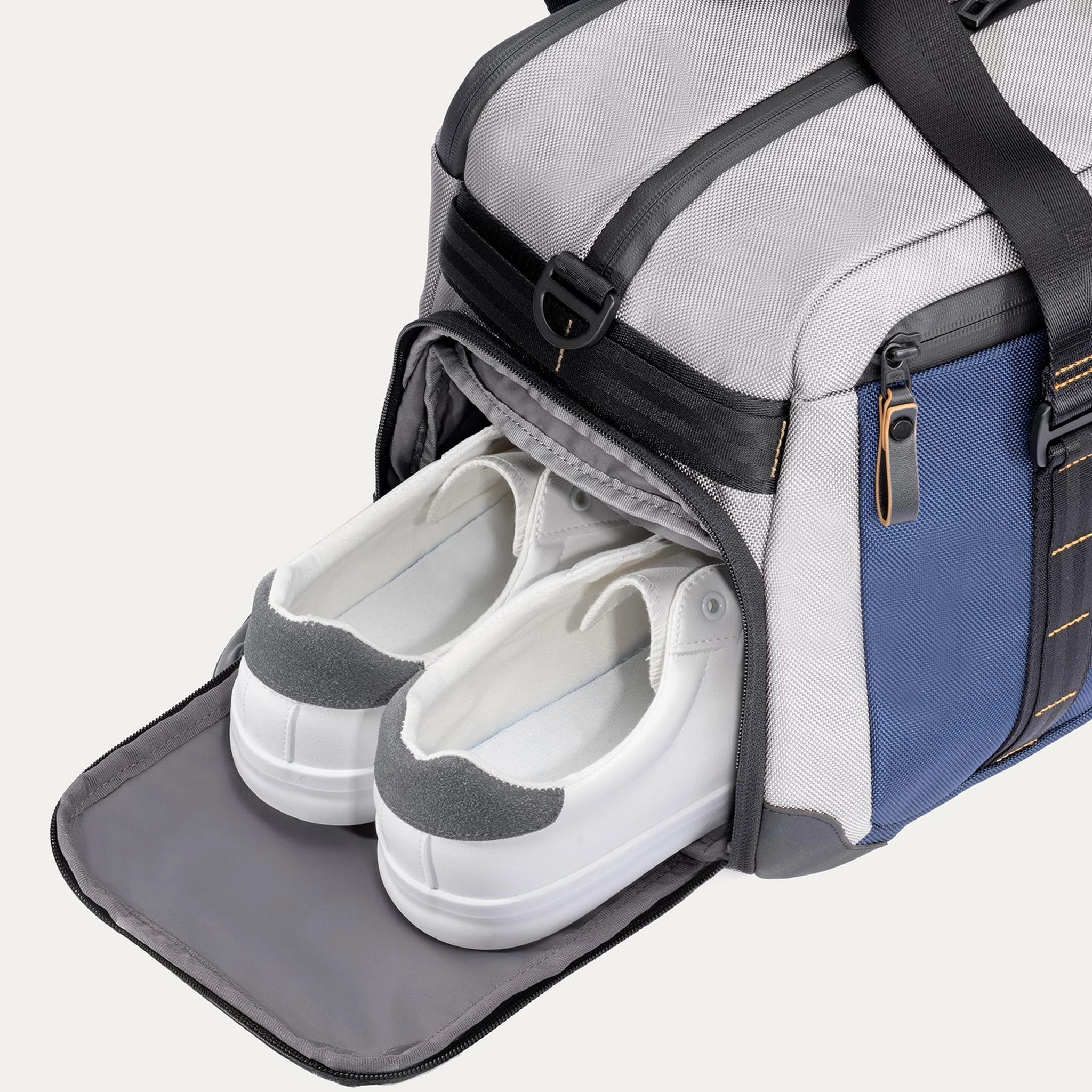 Travelpro Altitude Day-to-Day Duffel