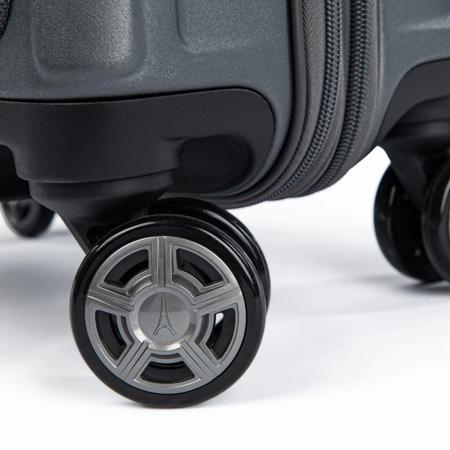 Travelpro Platinum Elite Hardside Expandable22 carry on  Spinner Wheel Luggage TSA Lock Hard Shell Polycarbonate Suitcase
