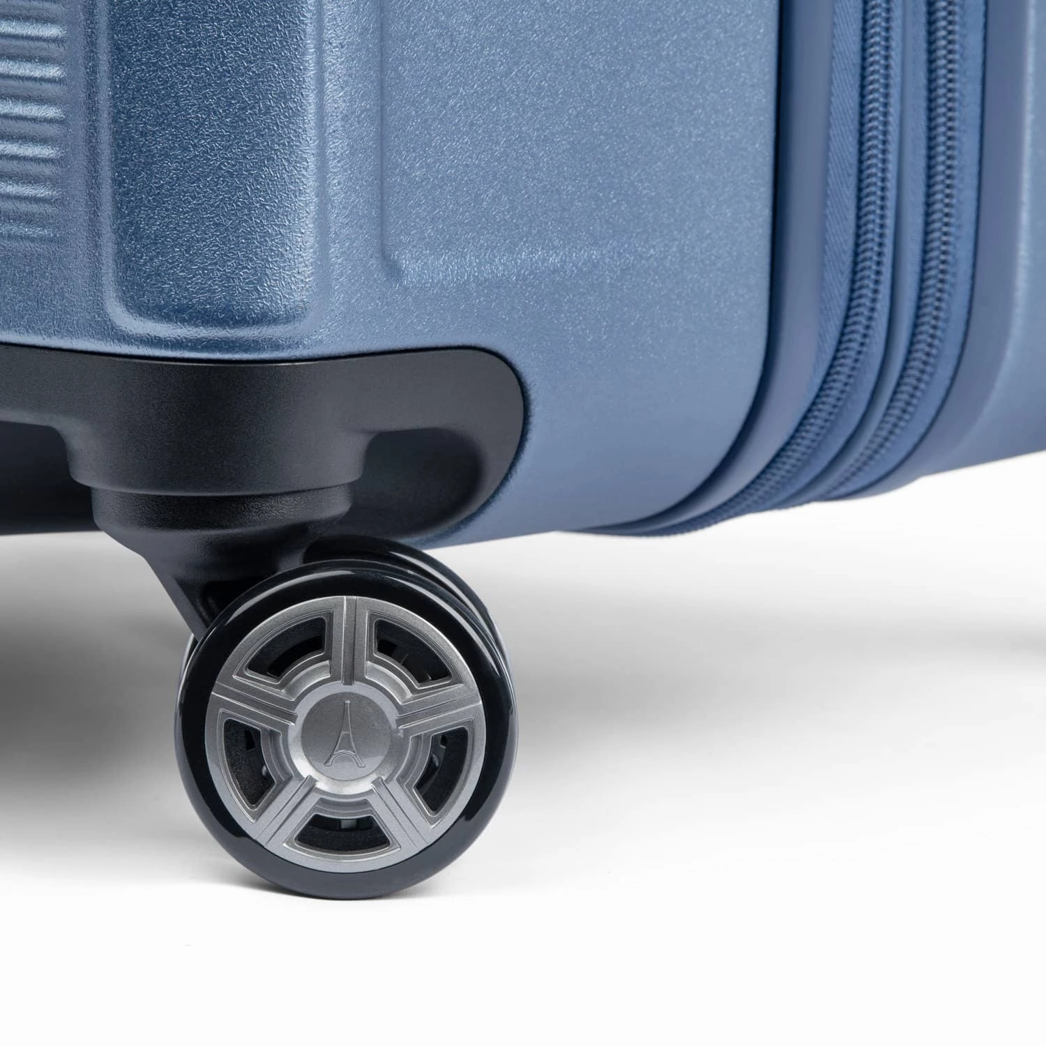 Travelpro Platinum Elite Medium Check-In Expandable Hardside Spinner Luggage
