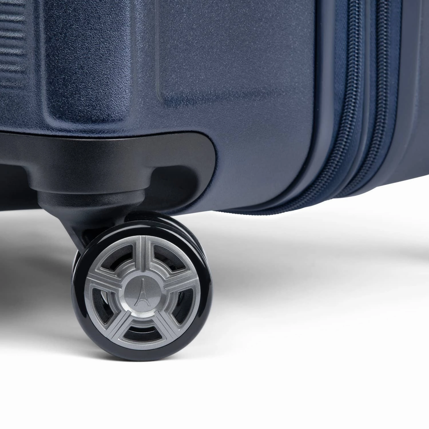 Travelpro Platinum Elite Medium Check-In Expandable Hardside Spinner Luggage