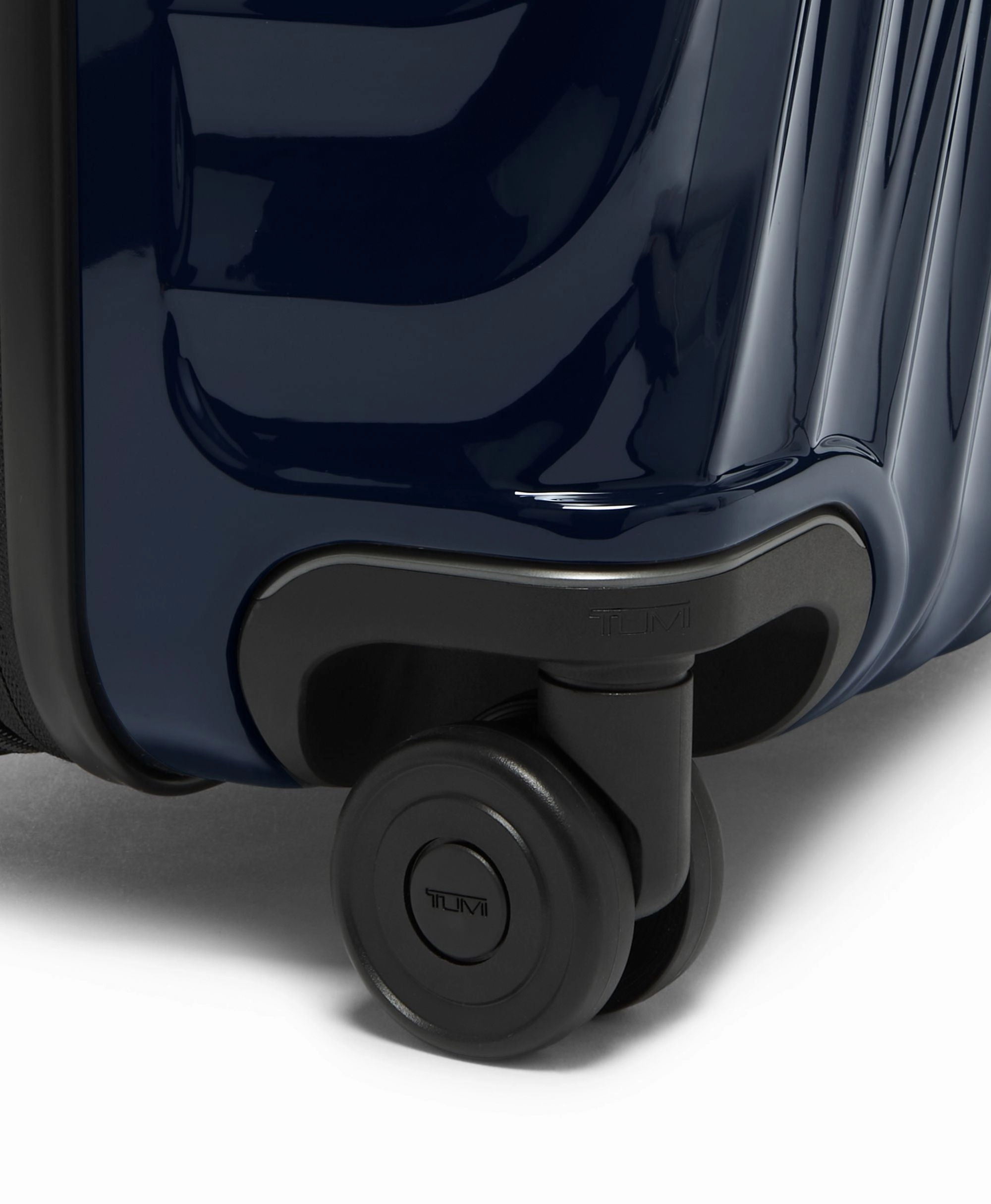 Tumi 19 Degree Short Trip Expandable 4 Wheeled Packing Case Medium Luggage
