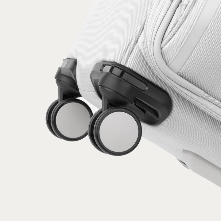 VersaPack  Medium Check-In Spinner