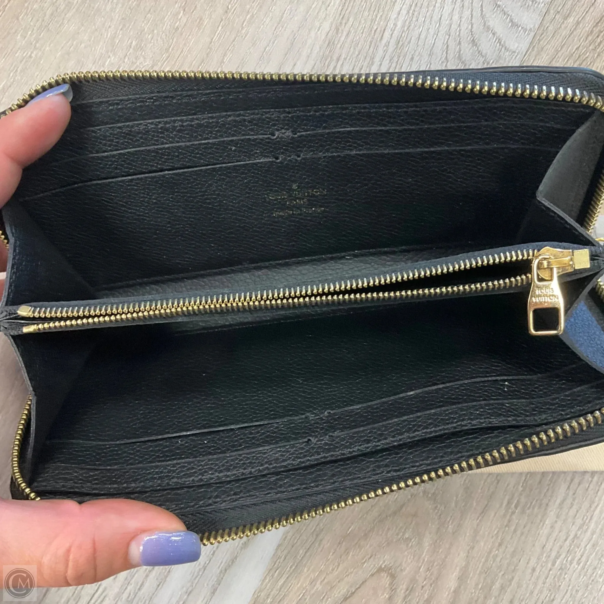 Wallet Luxury Designer By Louis Vuitton, Size: Medium