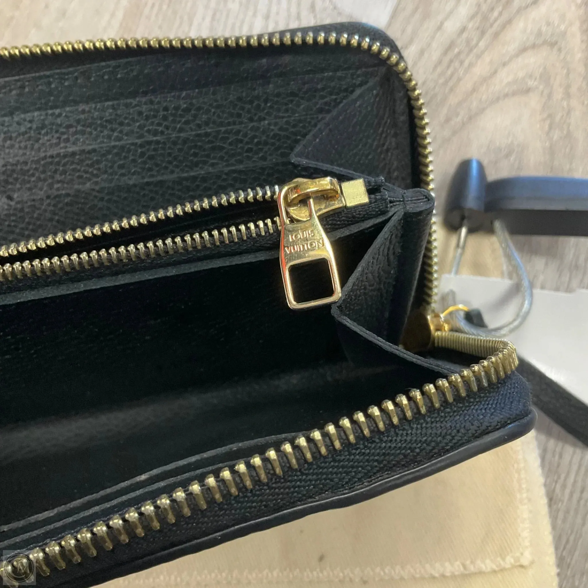Wallet Luxury Designer By Louis Vuitton, Size: Medium