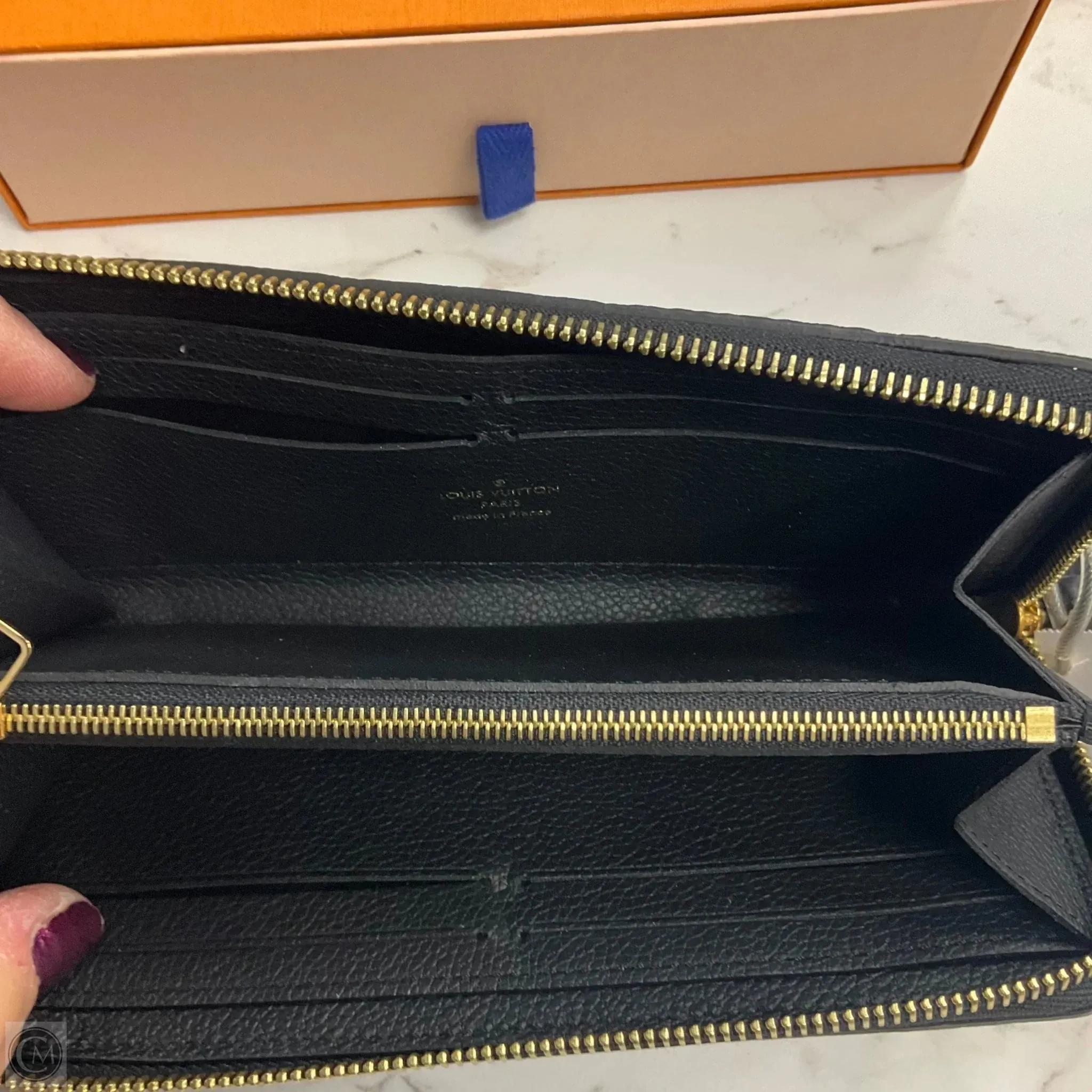 Wallet Luxury Designer By Louis Vuitton, Size: Medium