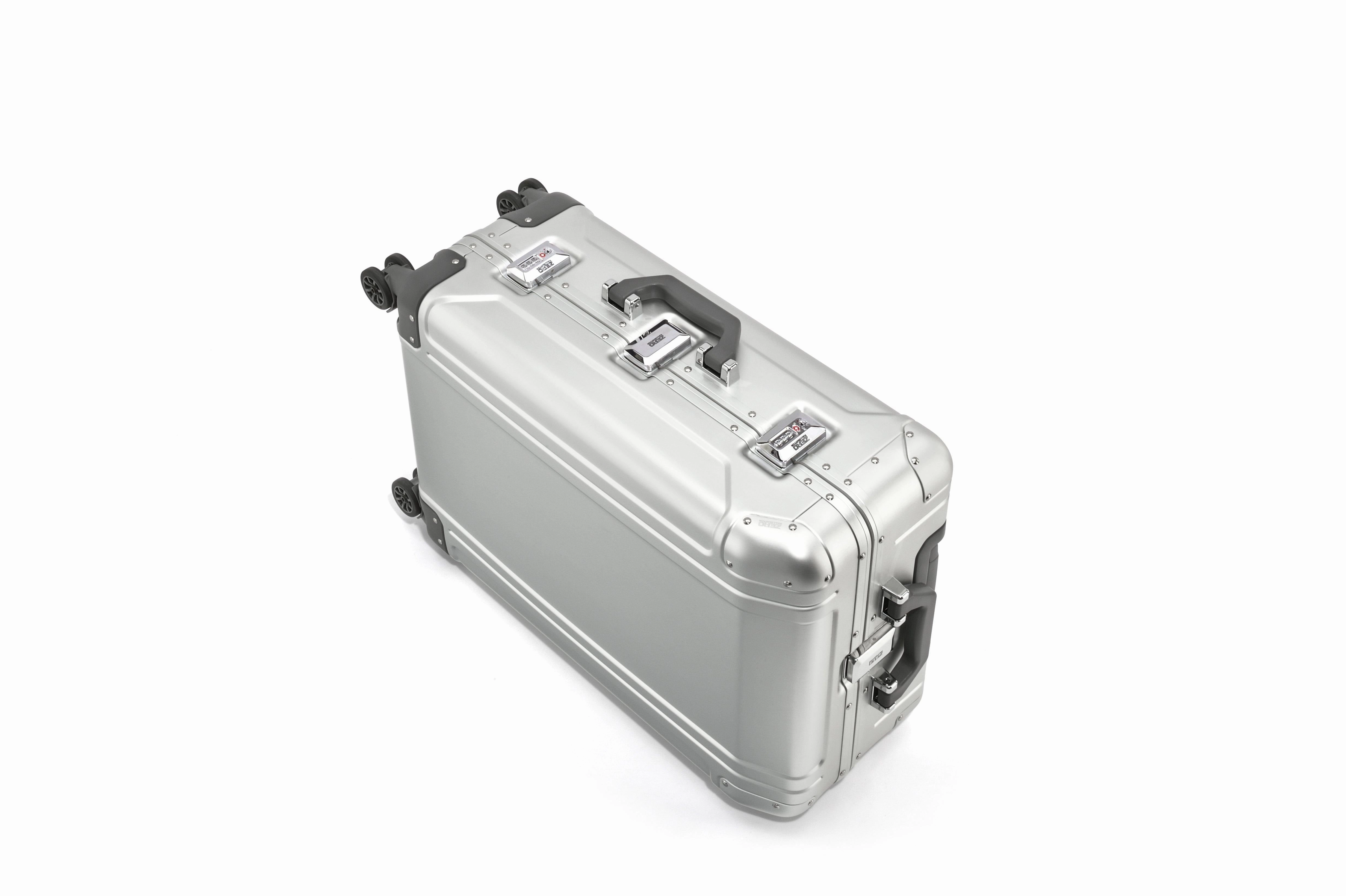 ZERO Halliburton GEO Aluminum 3.0 24" 4-Wheel Medium Luggage