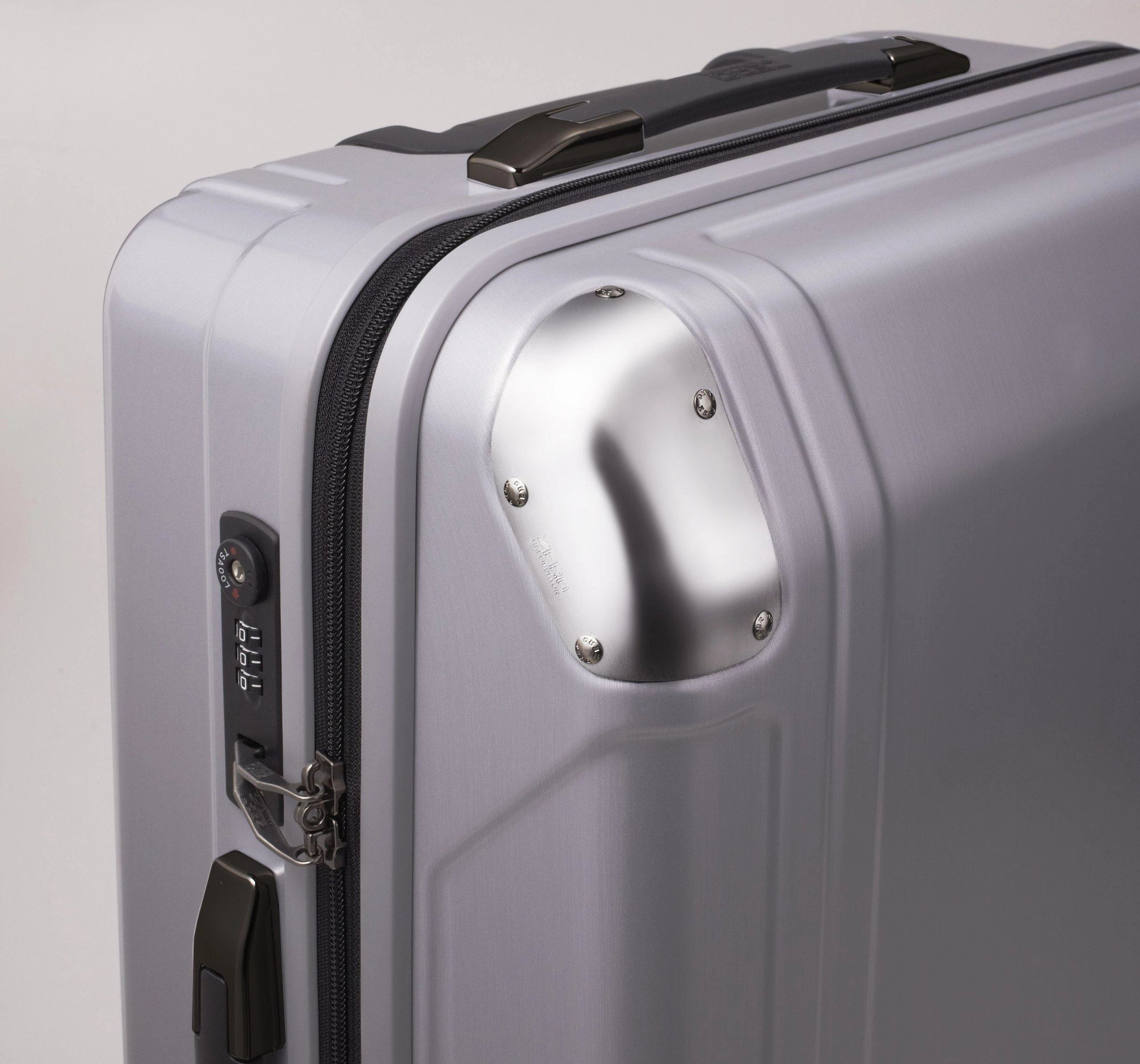 ZERO Halliburton Geo Polycarbonate 28" 4-Wheel Large Luggage
